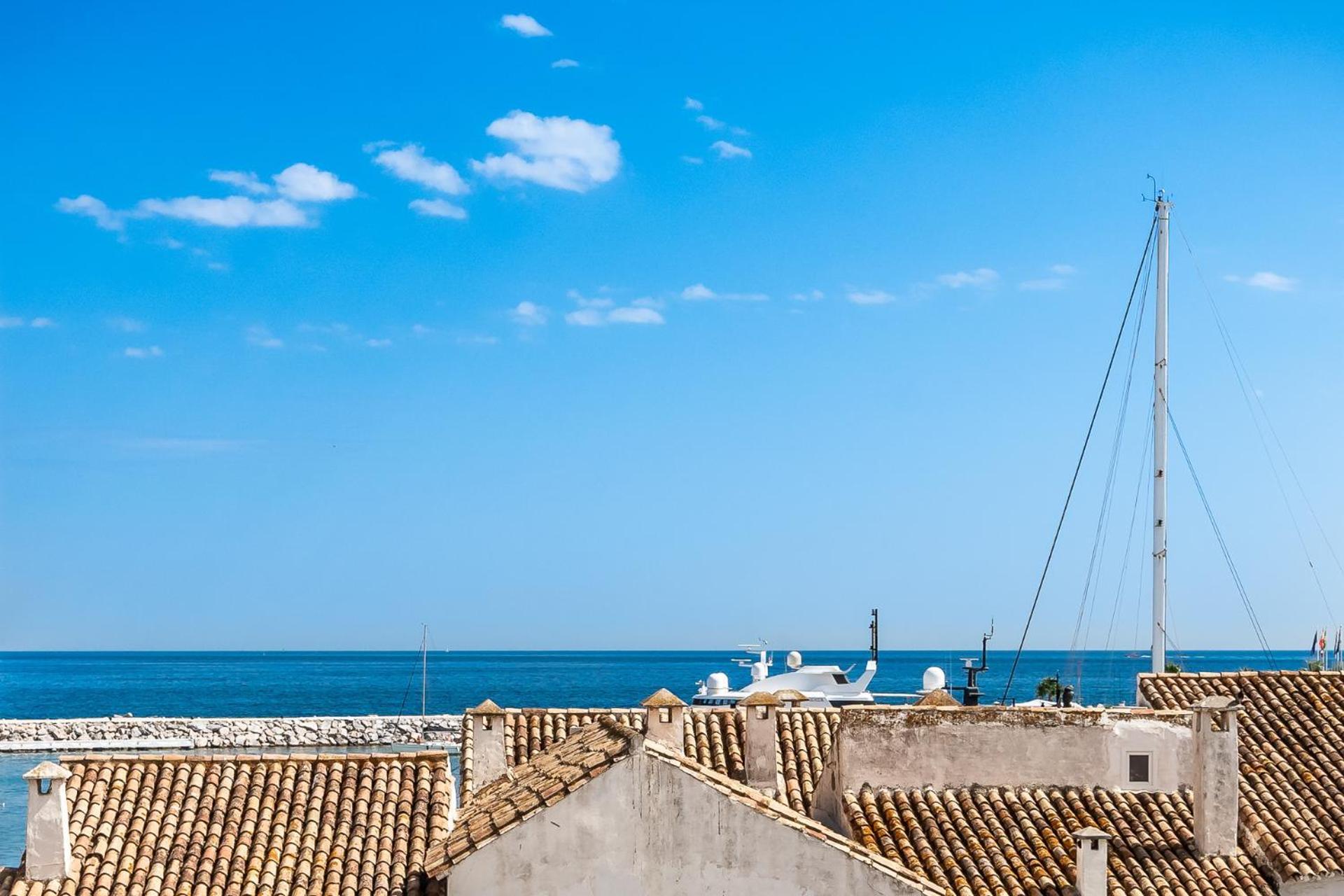 Modern 2b In The Heart Of Puerto Banus Marbella